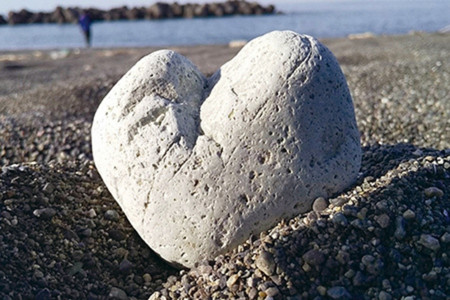 ハート型の石
