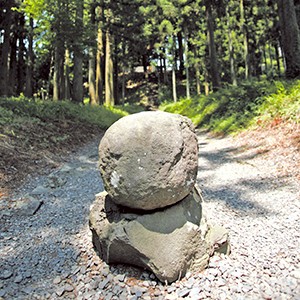 世界文化遺産・山宮浅間神社の「鉾立石」