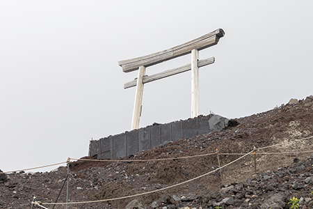 富士山頂の鳥居